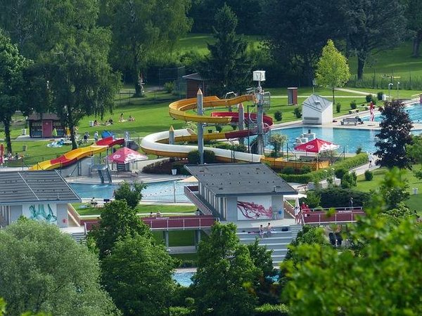Pourquoi est-il important de lire les avis sur les campings de l'île d'Oléron avec piscine ?
